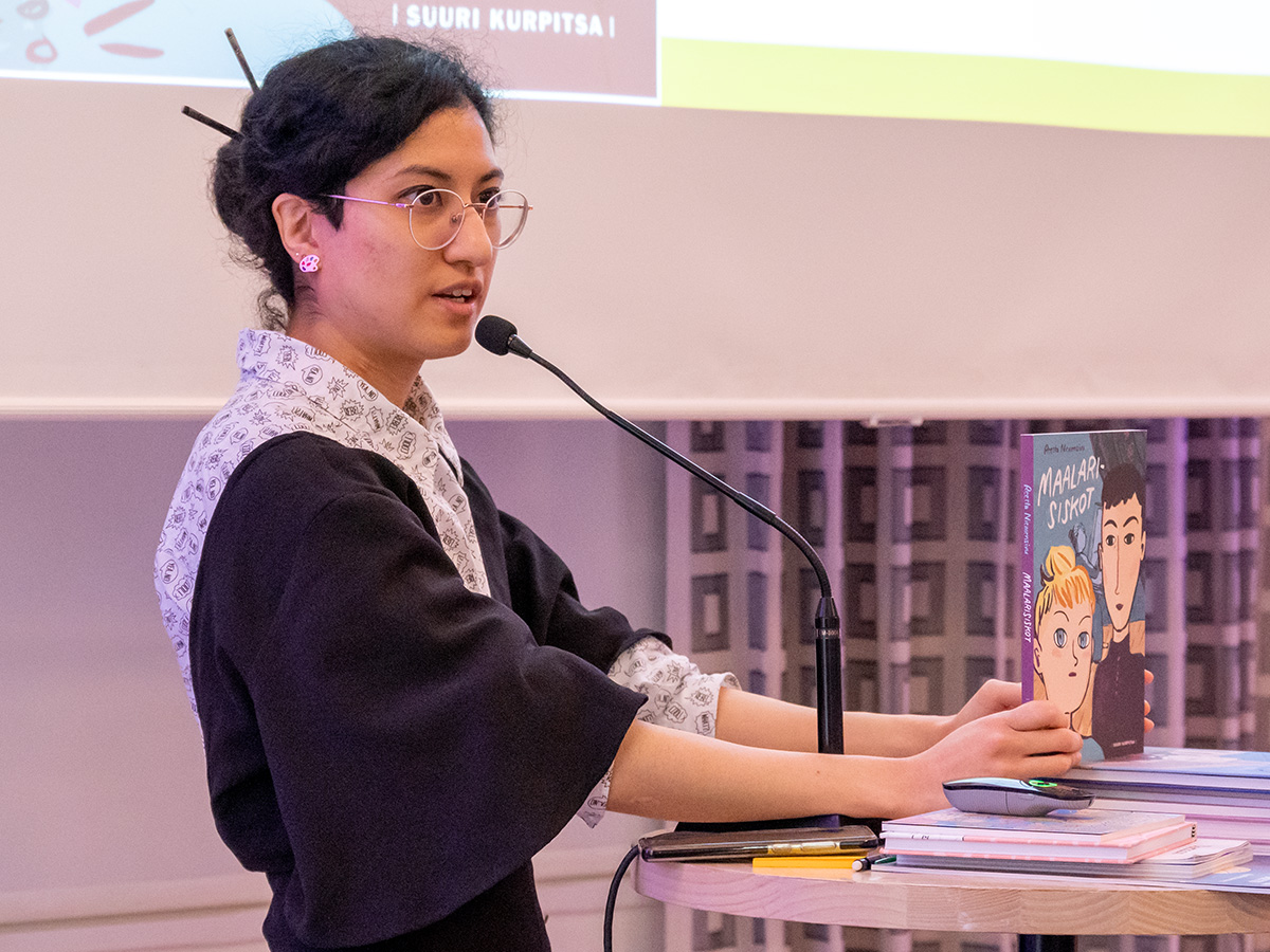 Sarjakuvavinkkejä aikuisille Suomesta antoi Maryam Abuzaid-Ryu.